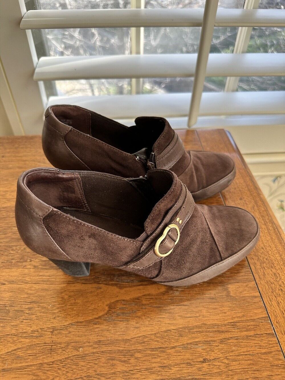 Clarks Womens Western Booties 7.5 Brown Suede Heeled Ankle Boots Buckle